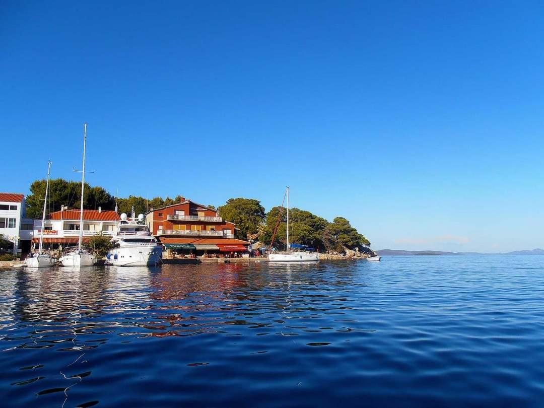 Romantic Boxavia Božava 外观 照片